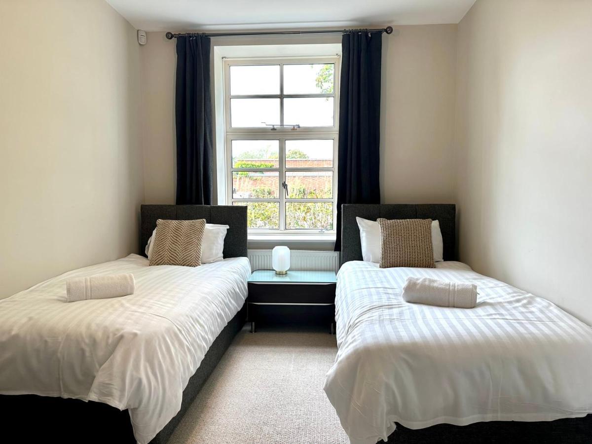 Desirable 2 Bedroom Apartment In Bicester That Sleeps 5 Kültér fotó