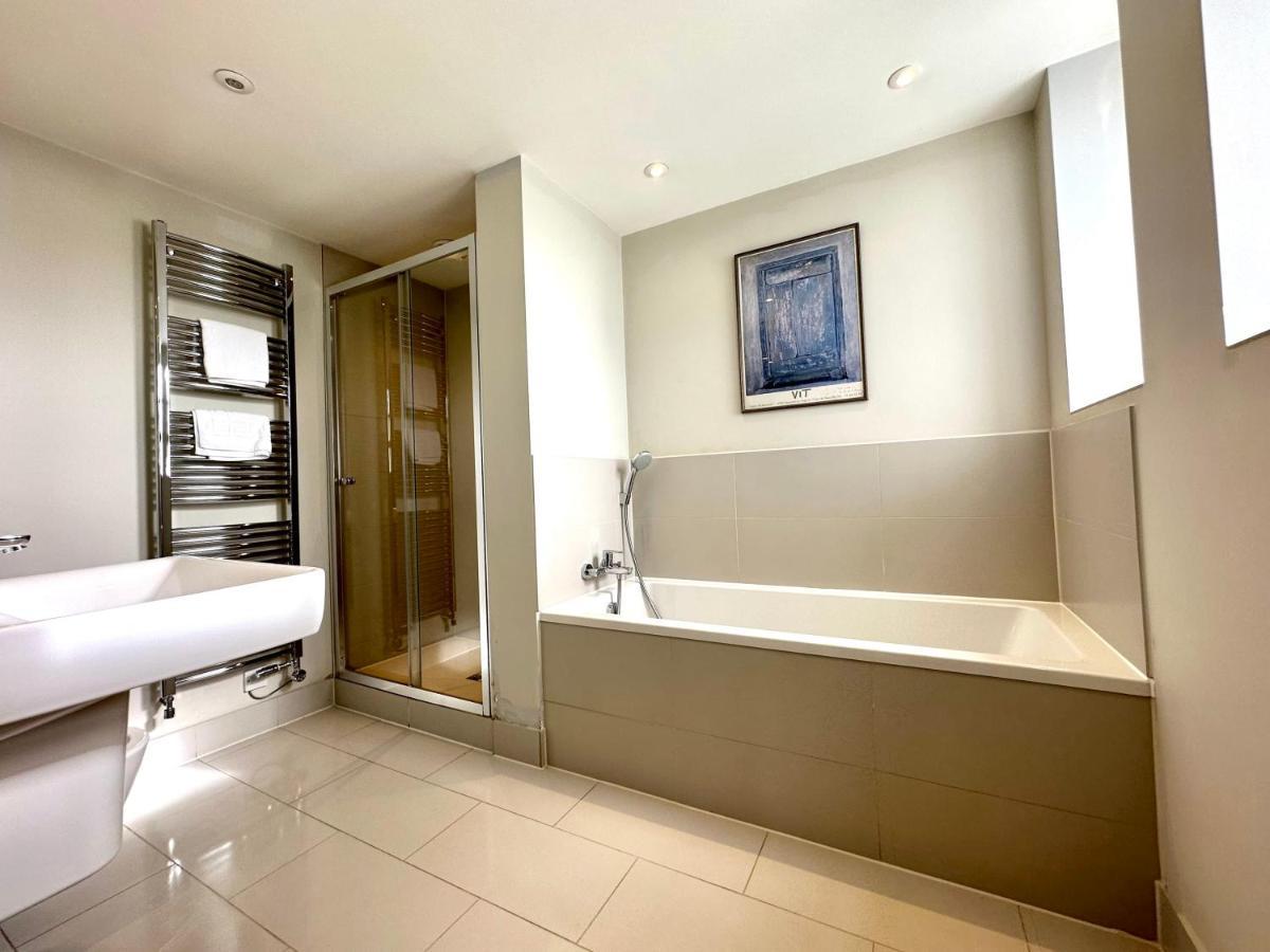 Desirable 2 Bedroom Apartment In Bicester That Sleeps 5 Kültér fotó