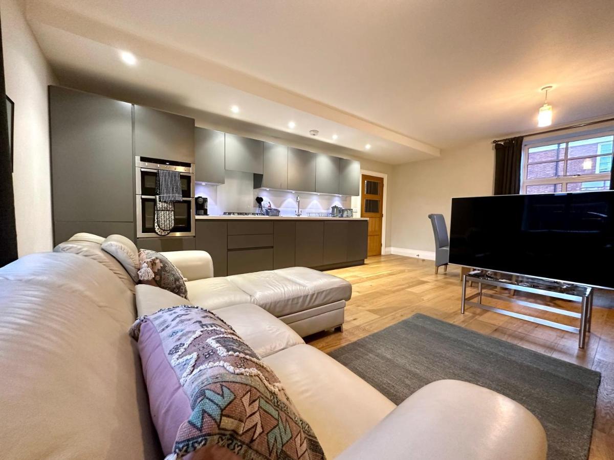 Desirable 2 Bedroom Apartment In Bicester That Sleeps 5 Kültér fotó