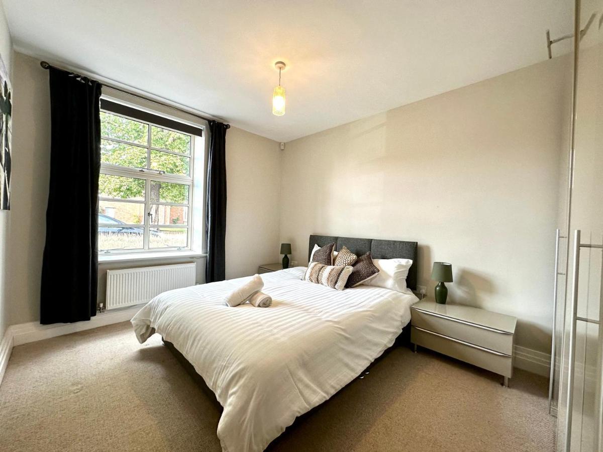 Desirable 2 Bedroom Apartment In Bicester That Sleeps 5 Kültér fotó