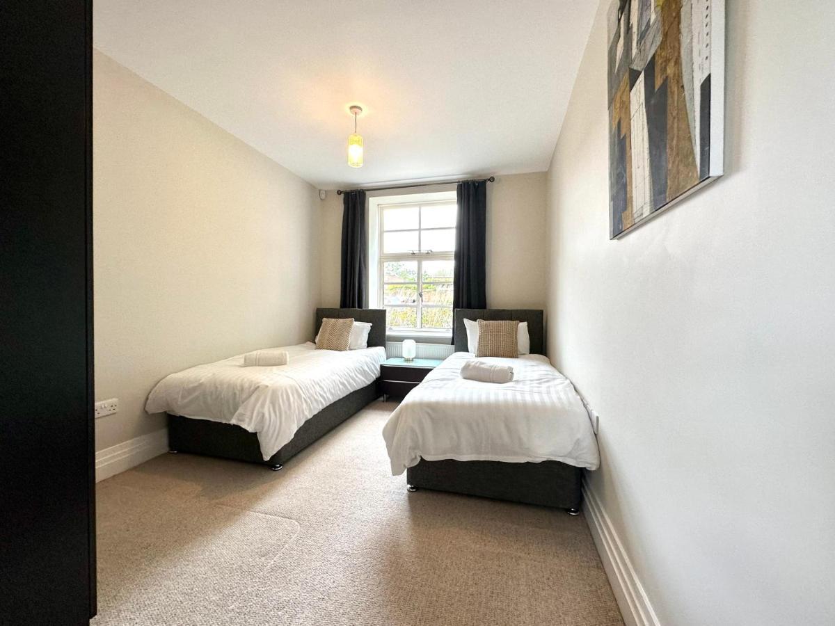 Desirable 2 Bedroom Apartment In Bicester That Sleeps 5 Kültér fotó